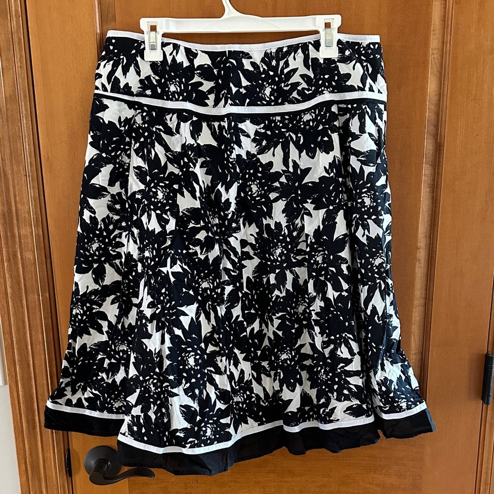 Jones New York Black and White Floral A-Line Skirt